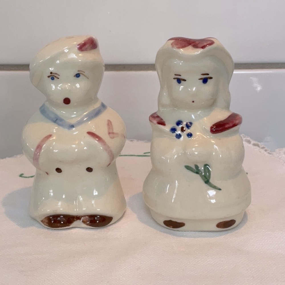 Shawnee Pottery Boy Blue and Bo Peep S&P 1940-50.